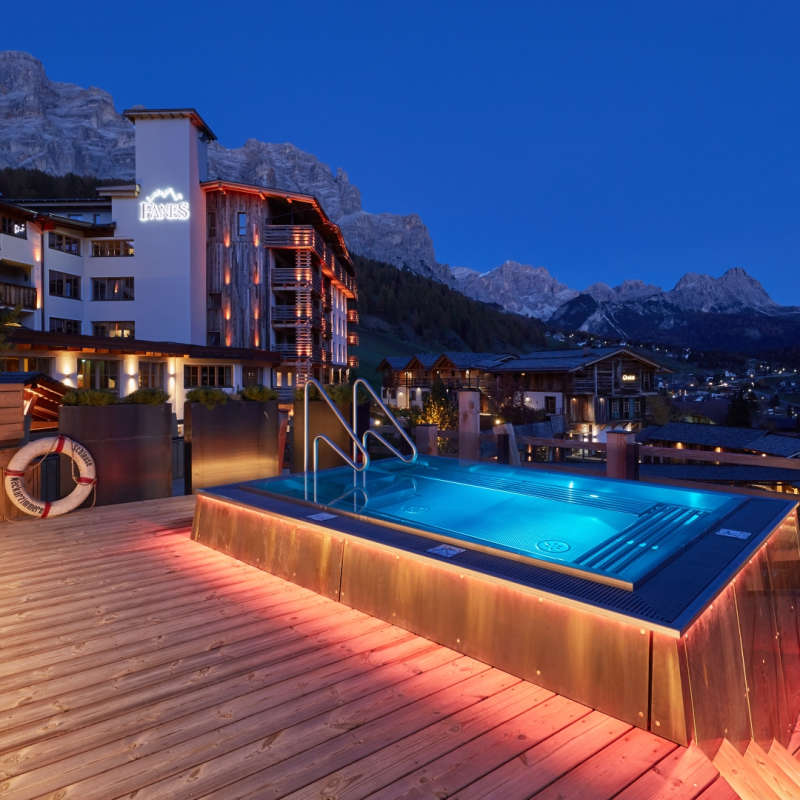 Jacuzzi on Sky Pool platform - Hotel Fanes