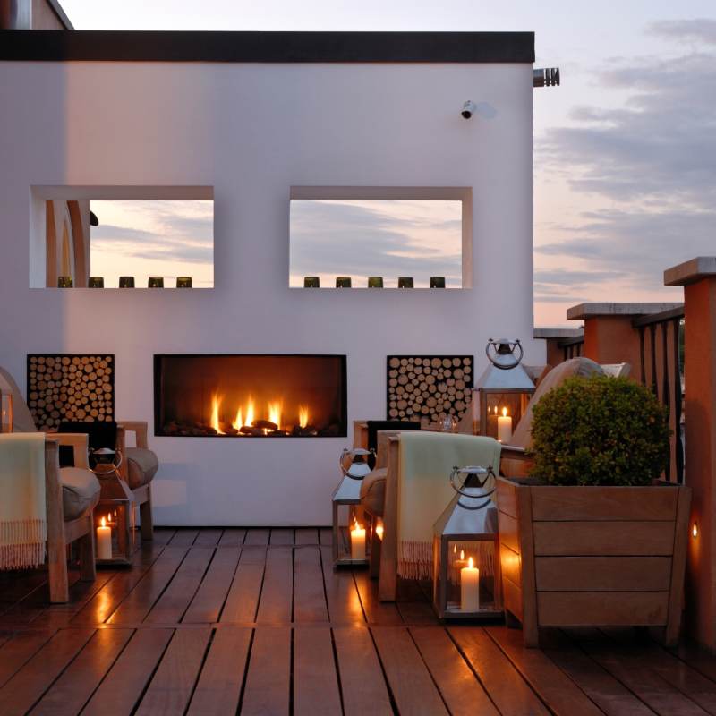 Roof terrace at night - Portrait Roma
