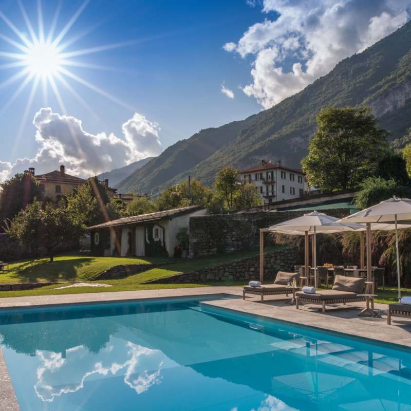 Pool and garden - Villa Sola Cabiati