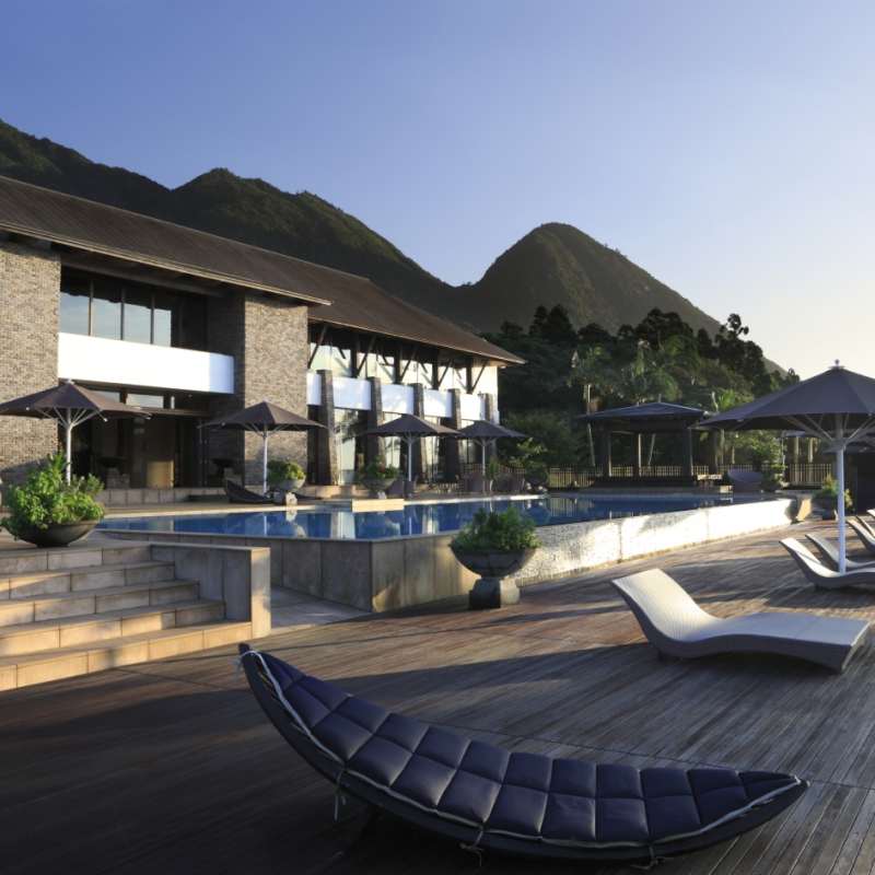 Poolside Lounge 