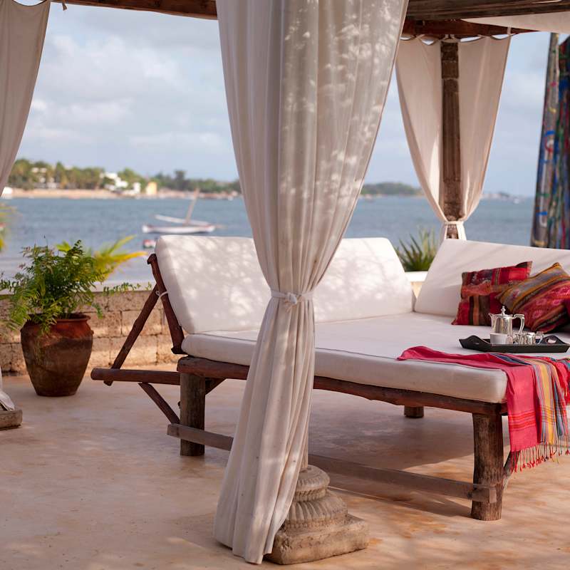 Daybed - The Majlis Hotel