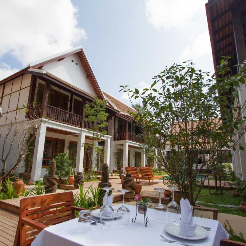 Outdoor Dining - Le Sen Boutique 