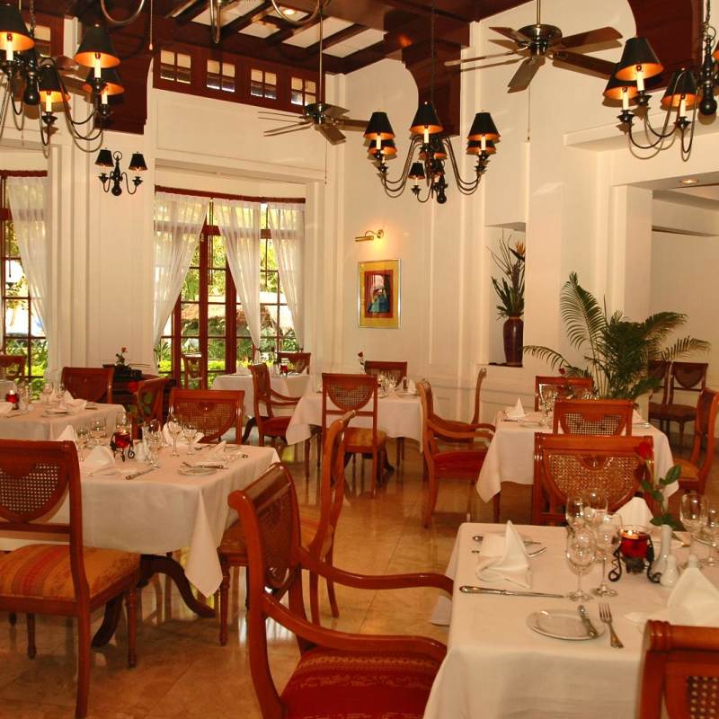 Dining at Settha Palace - Settha Palace Hotel