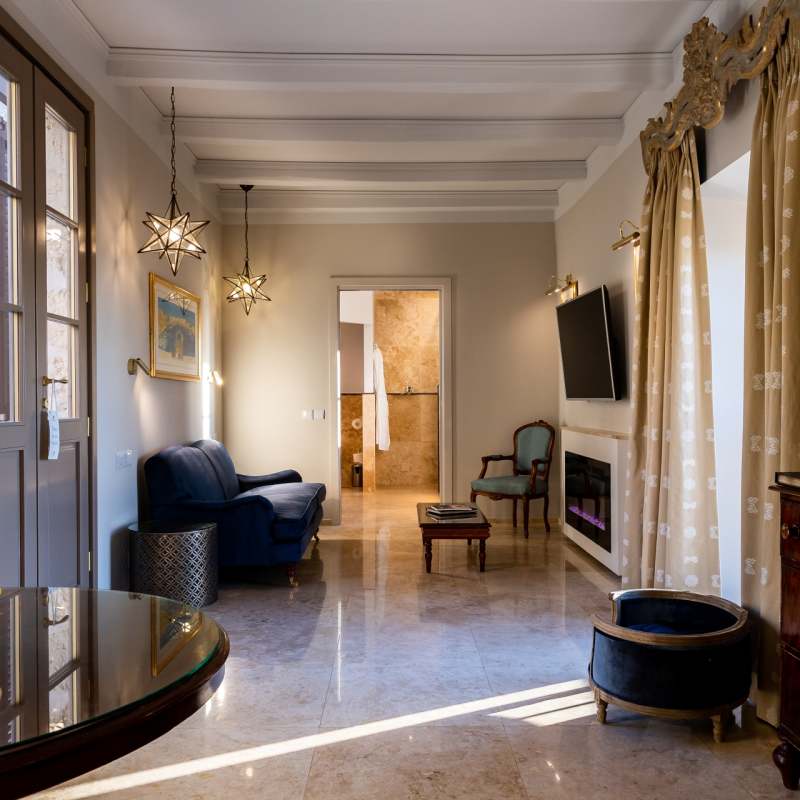 Executive Suite with Panoramic View 