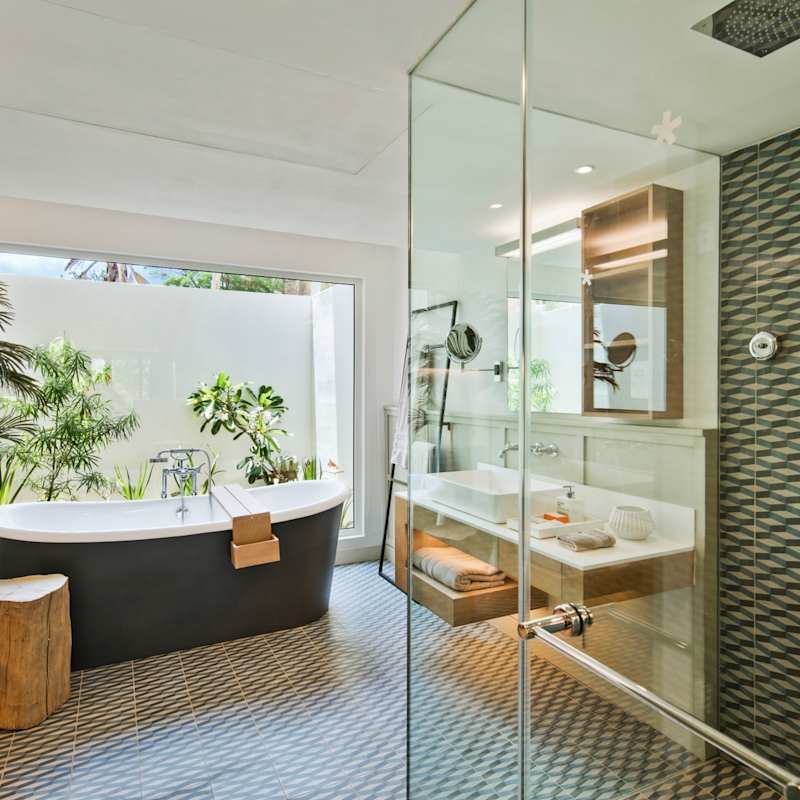 Junior Suite Bathroom 