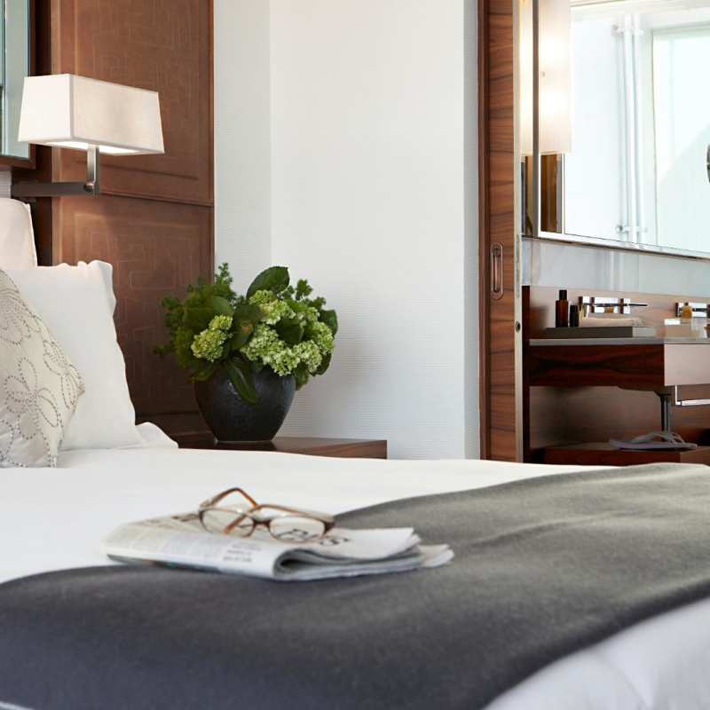 Bedroom and bathroom - Las Alcobas
