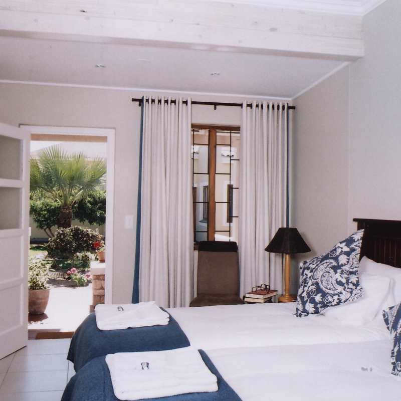 Twin bedroom 