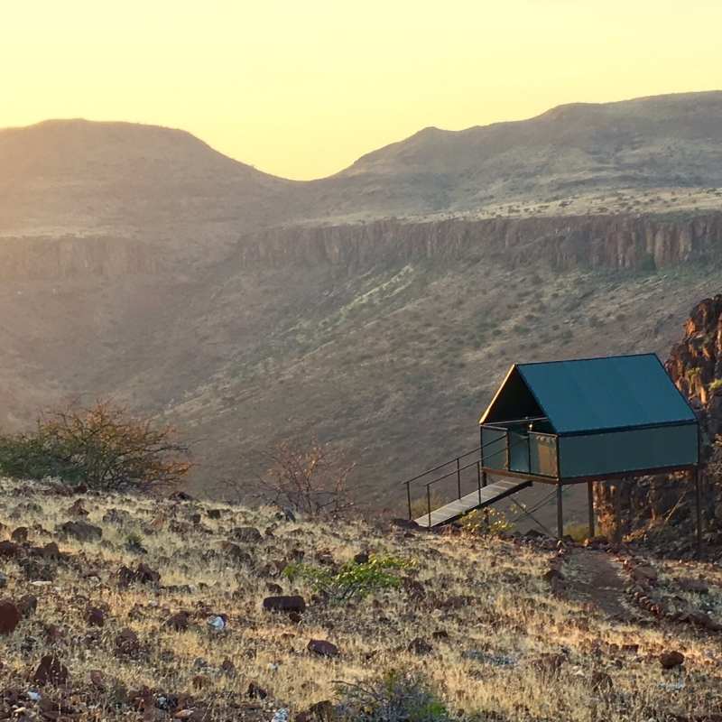 Etendeka Walking Trails, Crystal Maountain Camp 