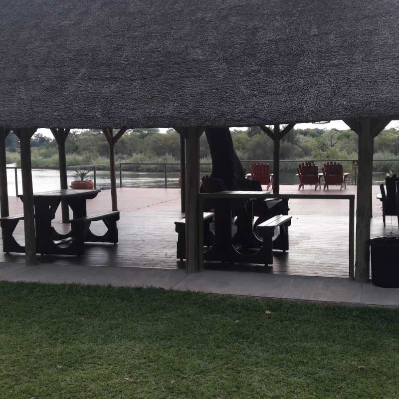River Deck - Shametu River Lodge & Campsite