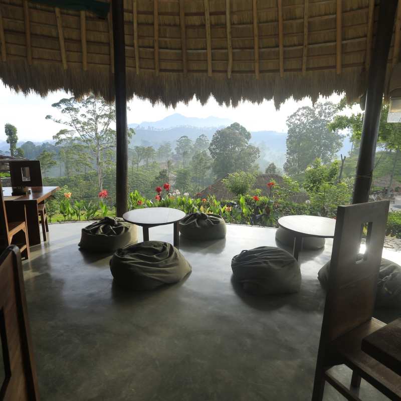 Lounge Area - 98 Acres