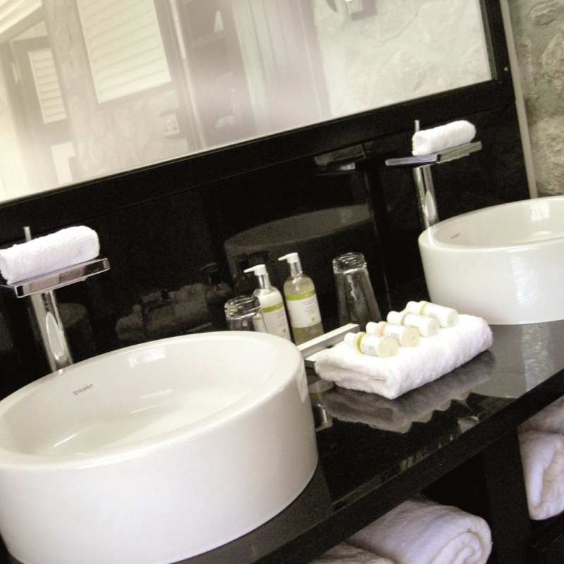 Cocoa Cottage Bathroom - Hotel Chocolat