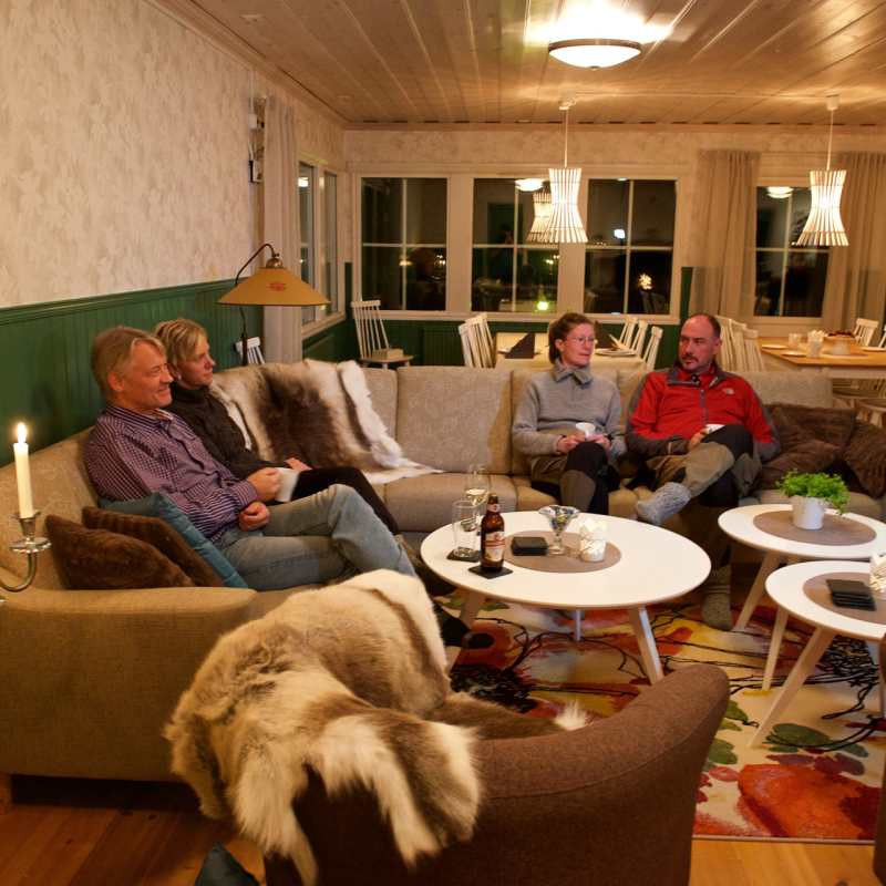 Lounge - Pine Bay Lodge