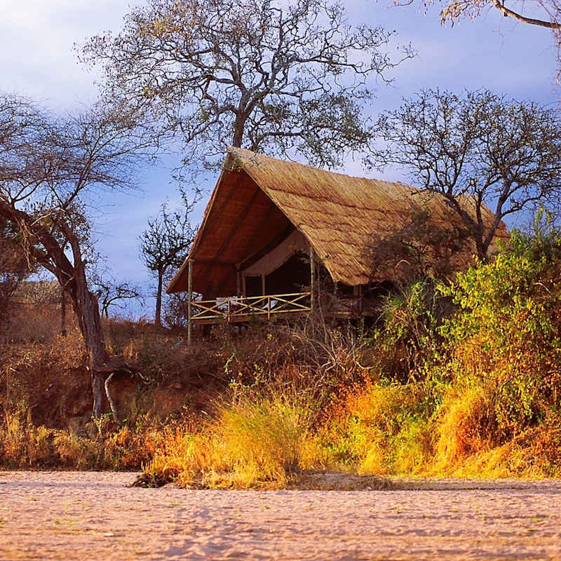 Tent exterior - Jongomero