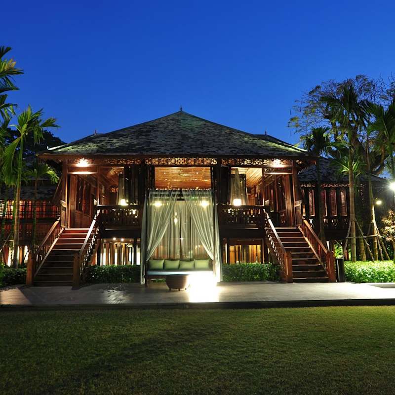 Facade at Night - 137 Pillars House