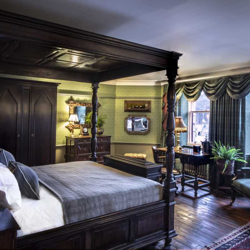 Victoriana Suite 