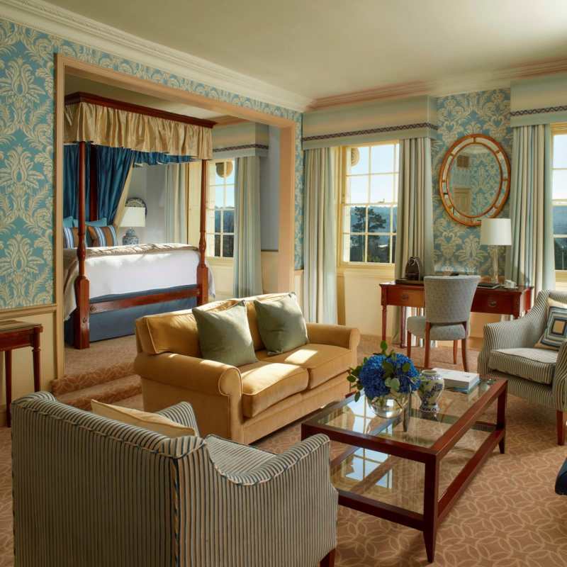 Deluxe Suite 