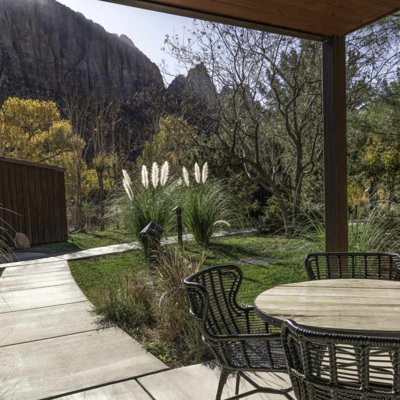 Outdoor Patio - Cliffrose Lodge 
