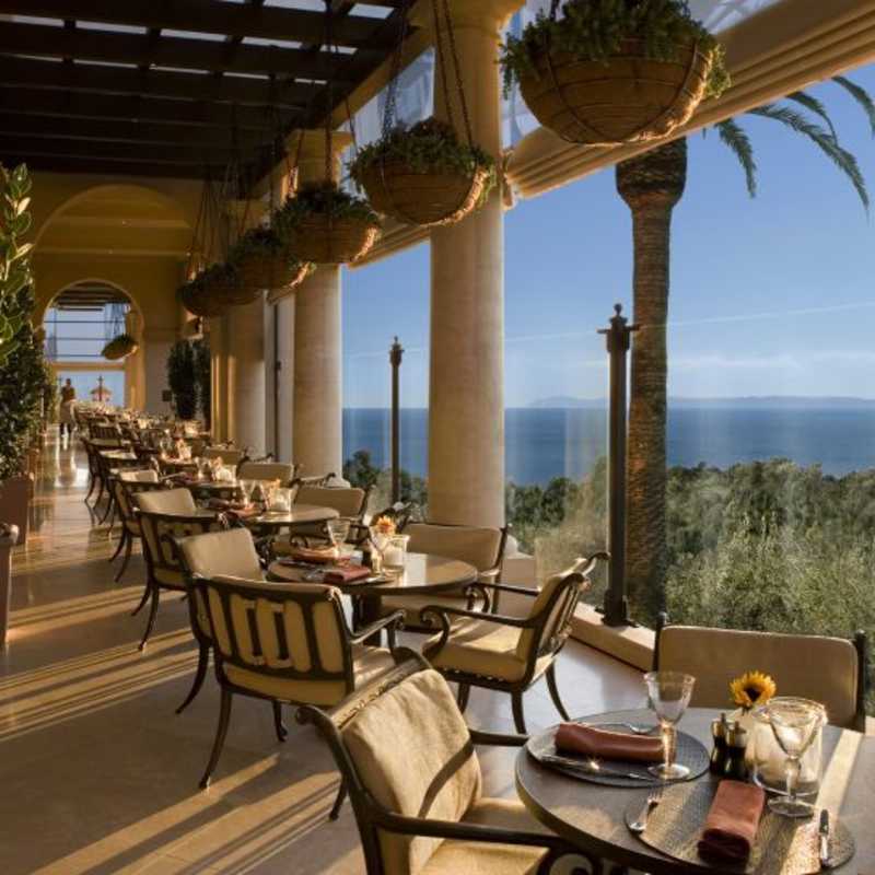 Patio restaurant - Resort at Pelican Hill
