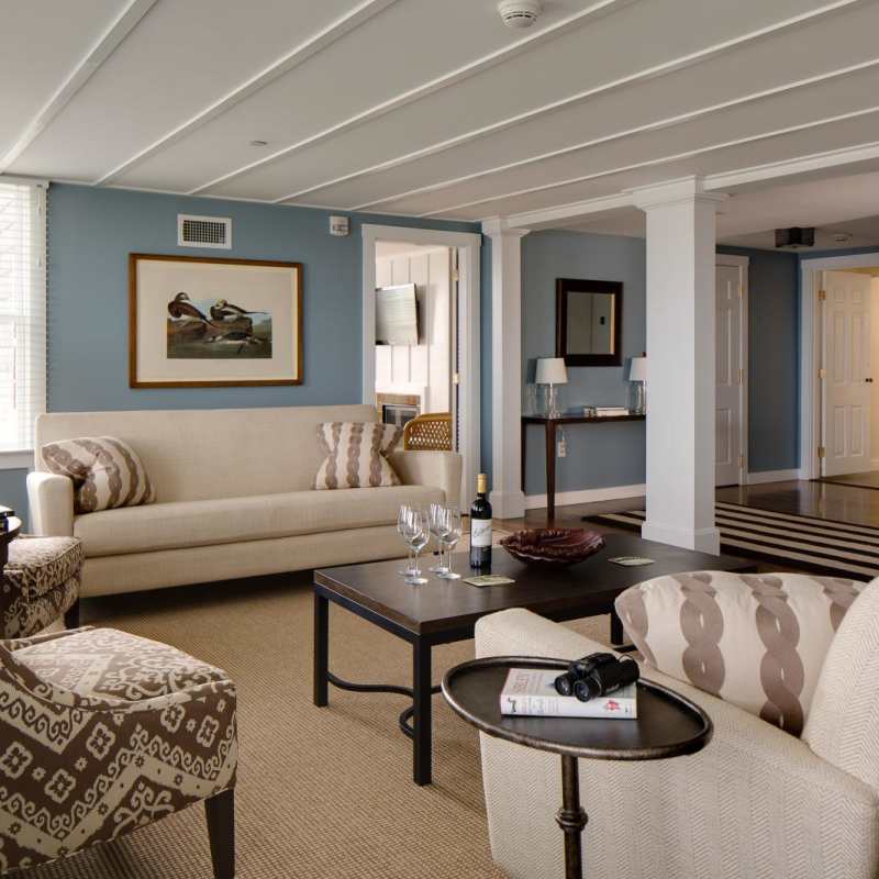 Great Egret suite living room - Weekapaug Inn