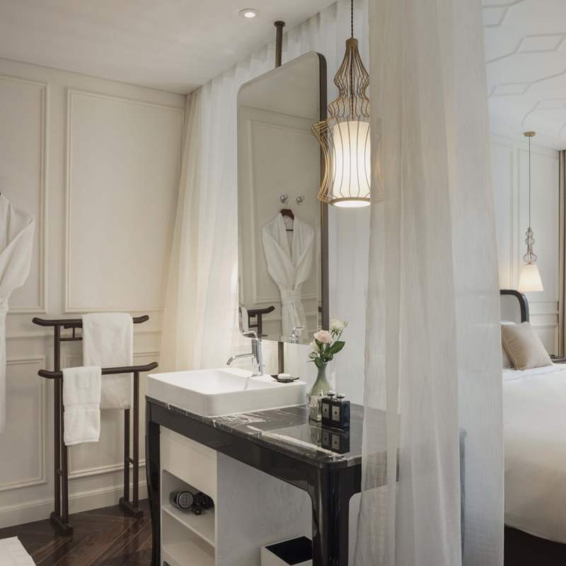 Deluxe Room at the Hotel des Arts - Hotel des Arts Saigon