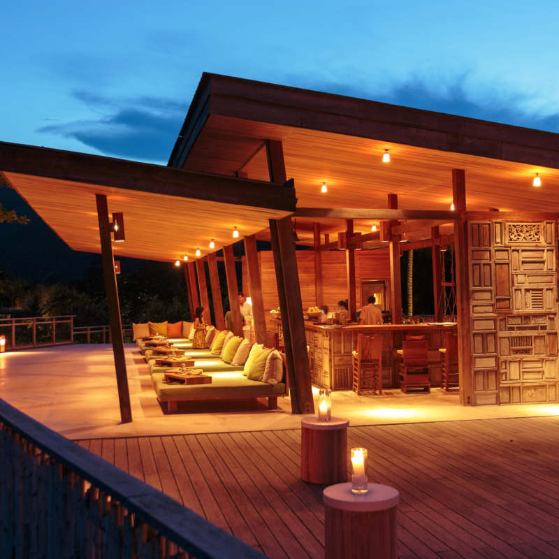 Elephant Bar 