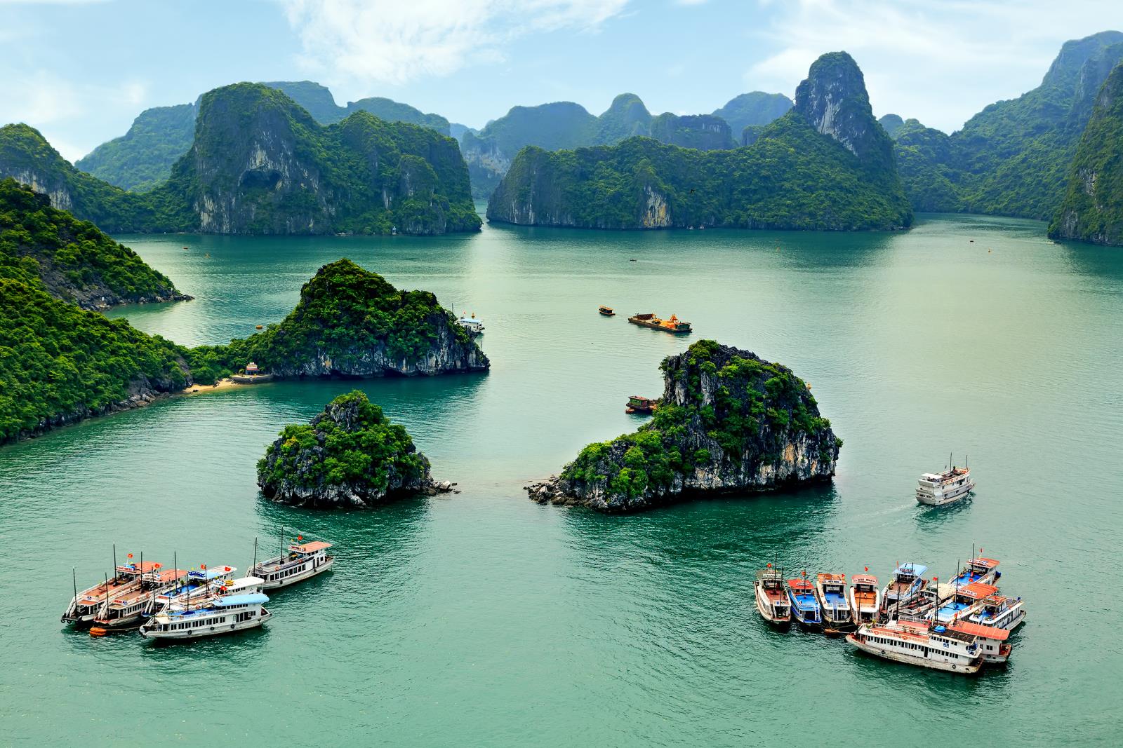 The Heart of Vietnam: Unveiling Culture, History & Coastal Paradise 