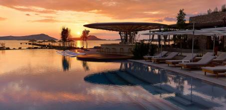 W Costa Navarino