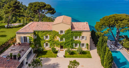 Front of villa 
