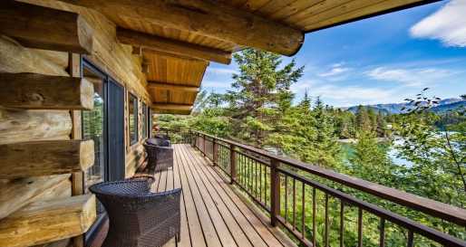 Stillpoint Lodge Cabin deck  