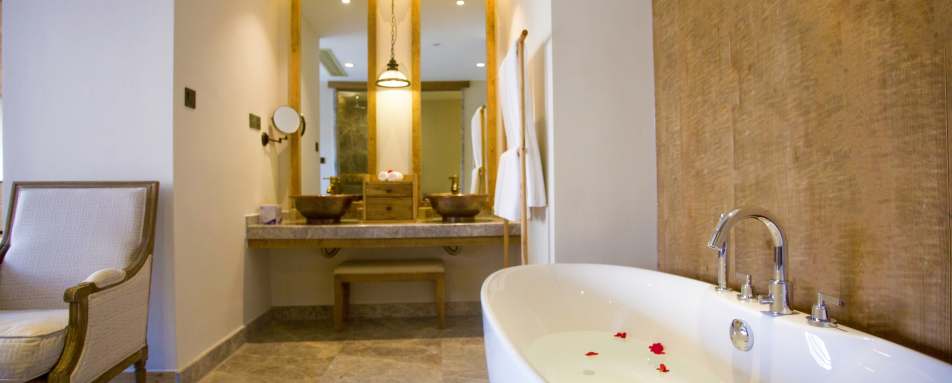 Suite Bathroom - LUX Benzilan 