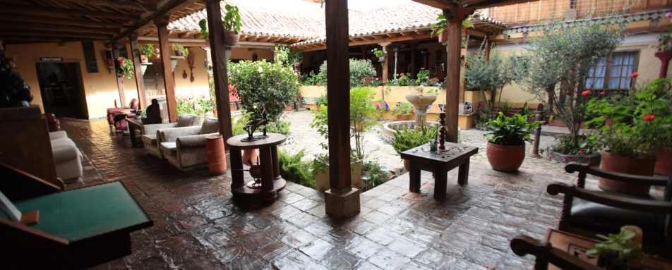 Interior courtyard - Posada De San Antonio