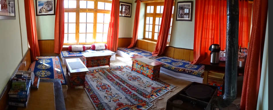 Communal Living Room - Snow Leopard Lodge