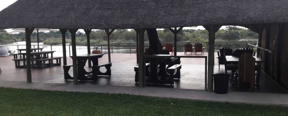 River Deck - Shametu River Lodge & Campsite