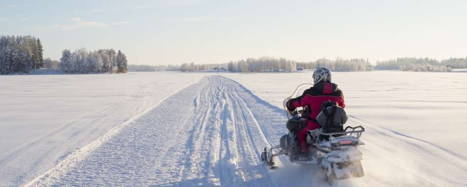 Snowmobile safari - Aurora Safari Camp