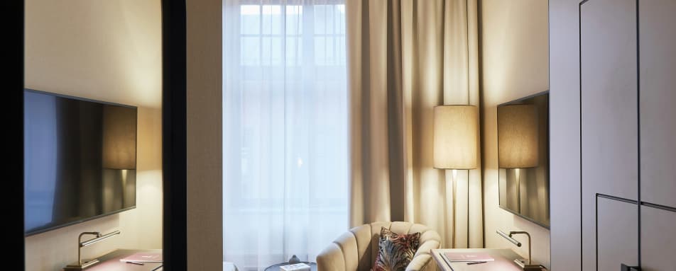 Bank Hotel- 11