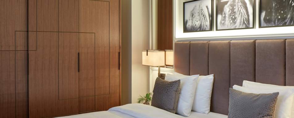 Bank Hotel- 21