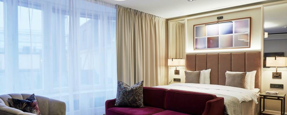 Bank Hotel- 84