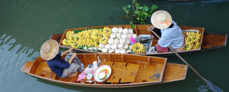 Experience Bangkoks floating markets 