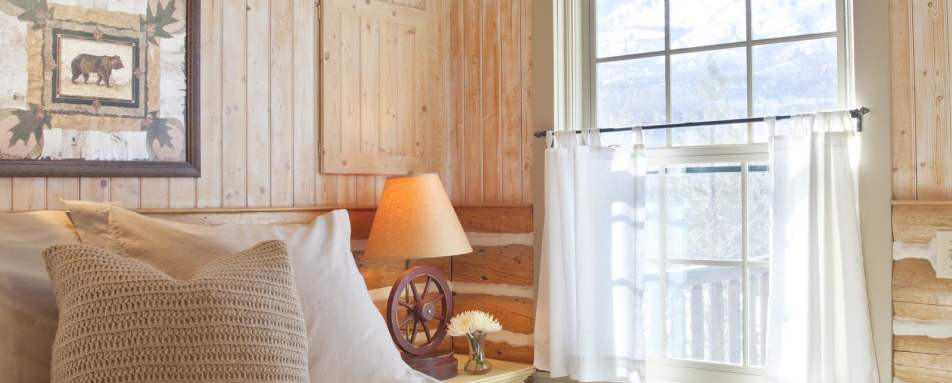 Spruce Cabin Bedroom - Smith Fork Ranch