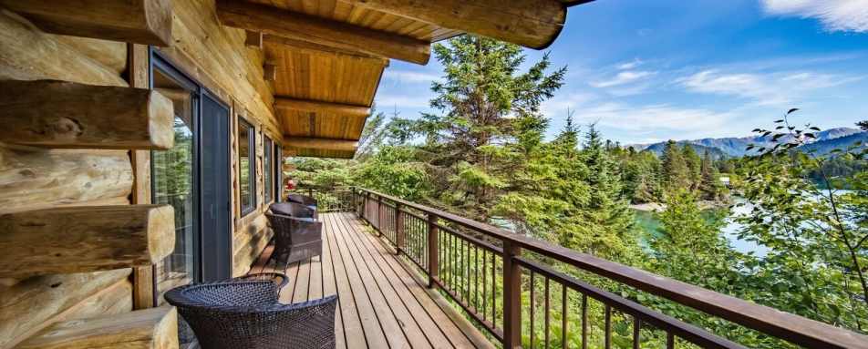 Stillpoint Lodge Cabin deck  