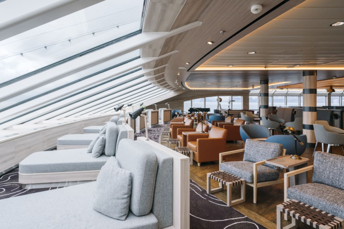 Explorer Lounge 