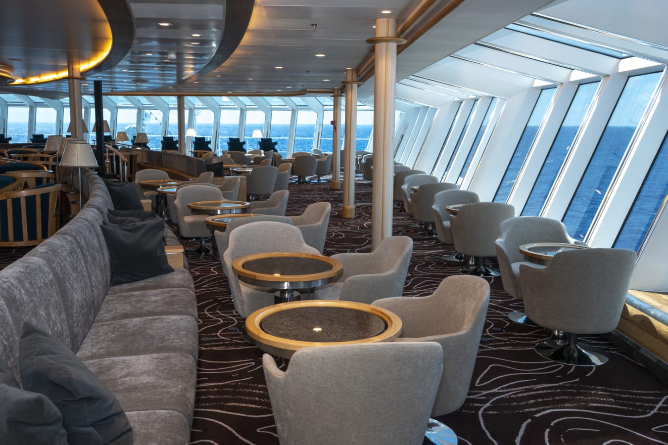 Explorer Lounge 