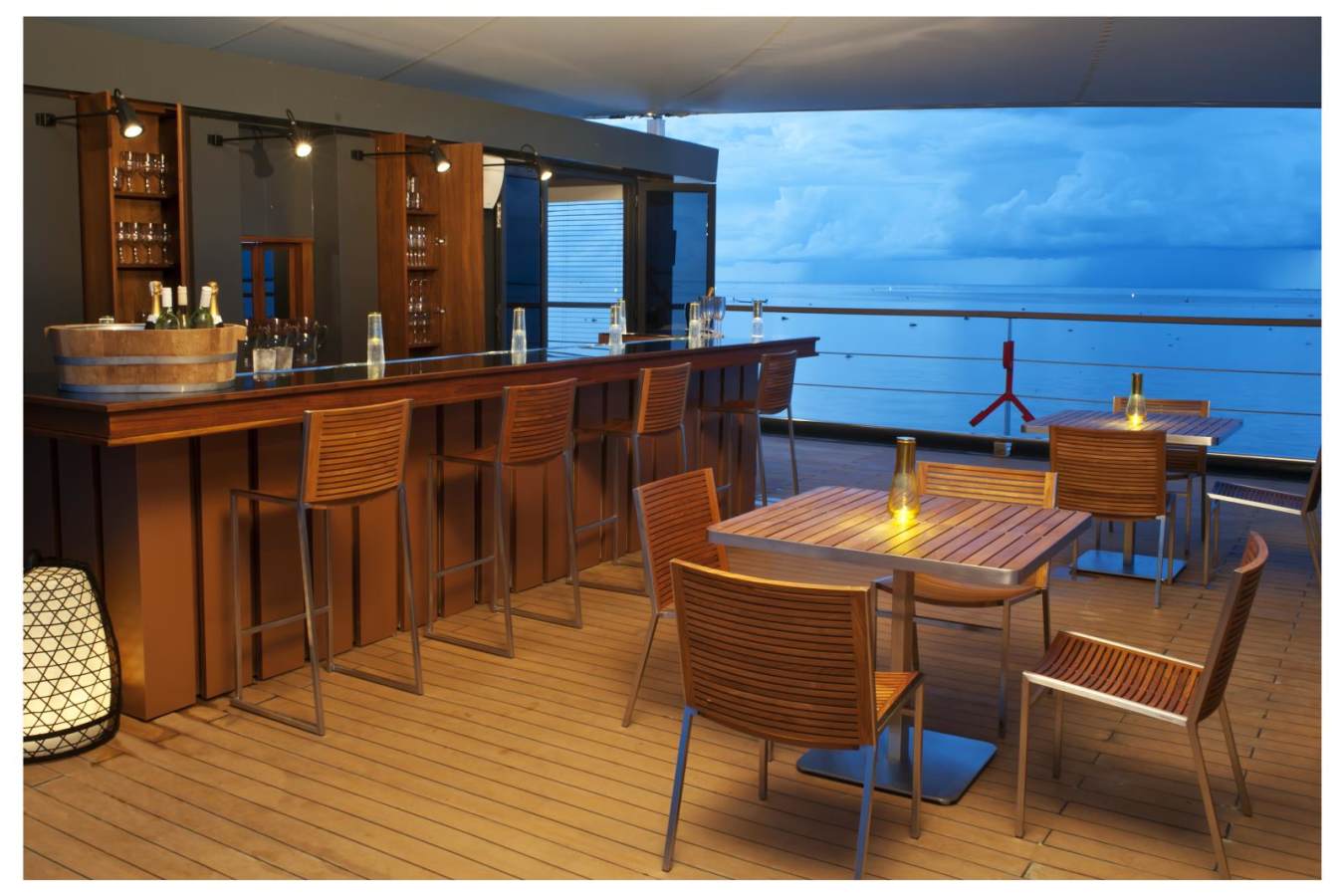 Aqua Mekong Bar - The Jewels of Cambodia 