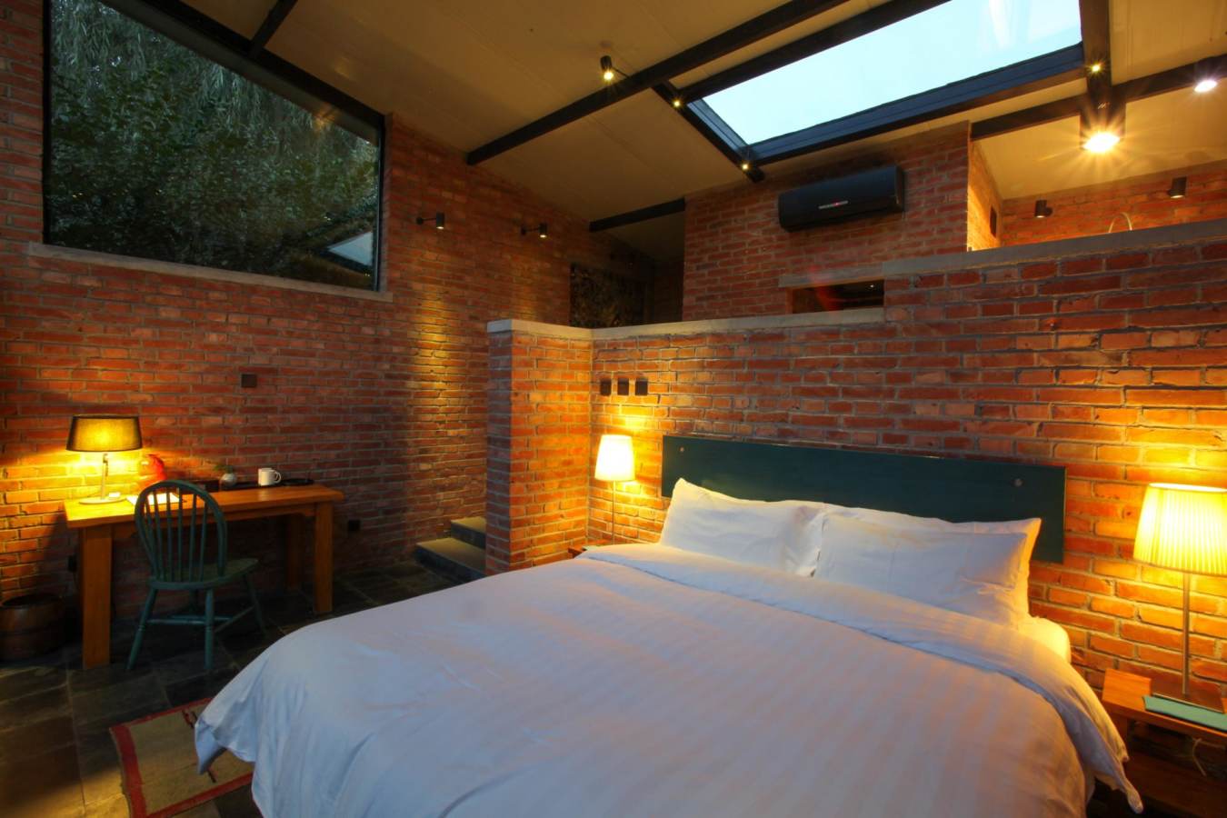 Room  - Brickyard