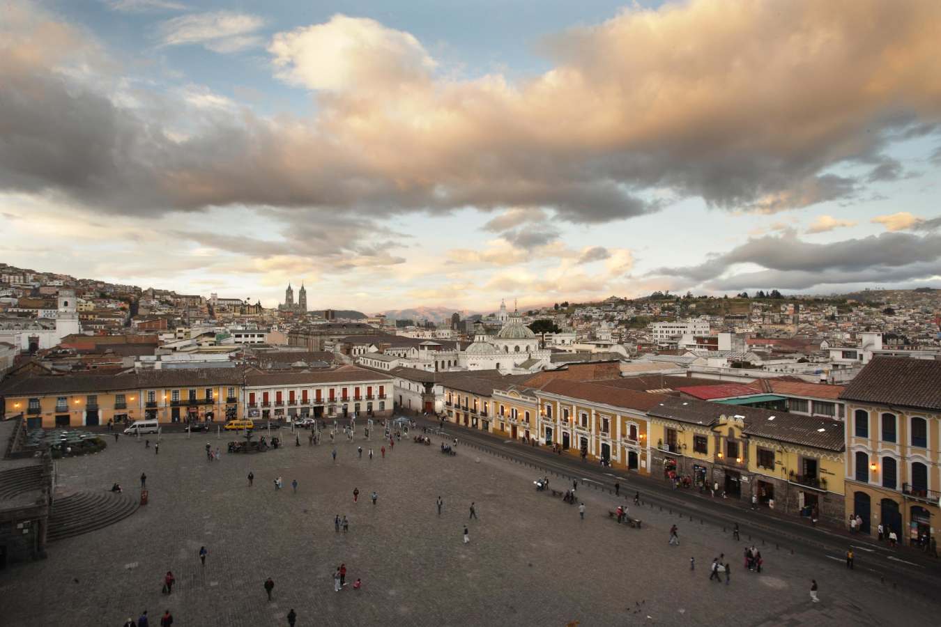 Plaza views - Casa Gangotena