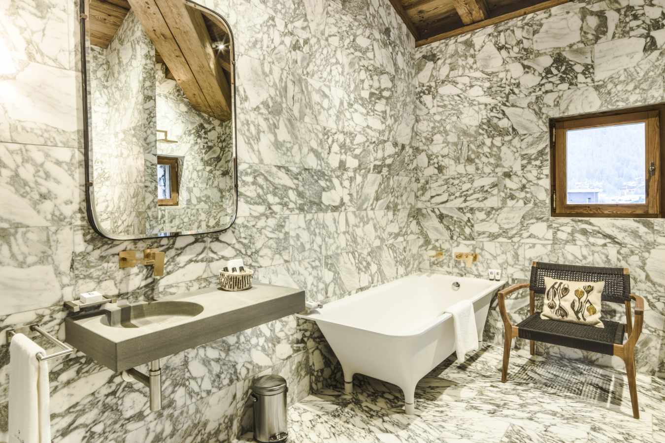 Junior Suite bathroom - La Mourra Hotel Village