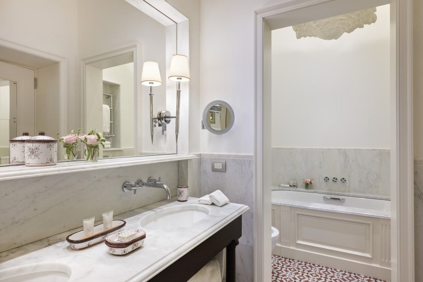 Junior Suite Bathroom 