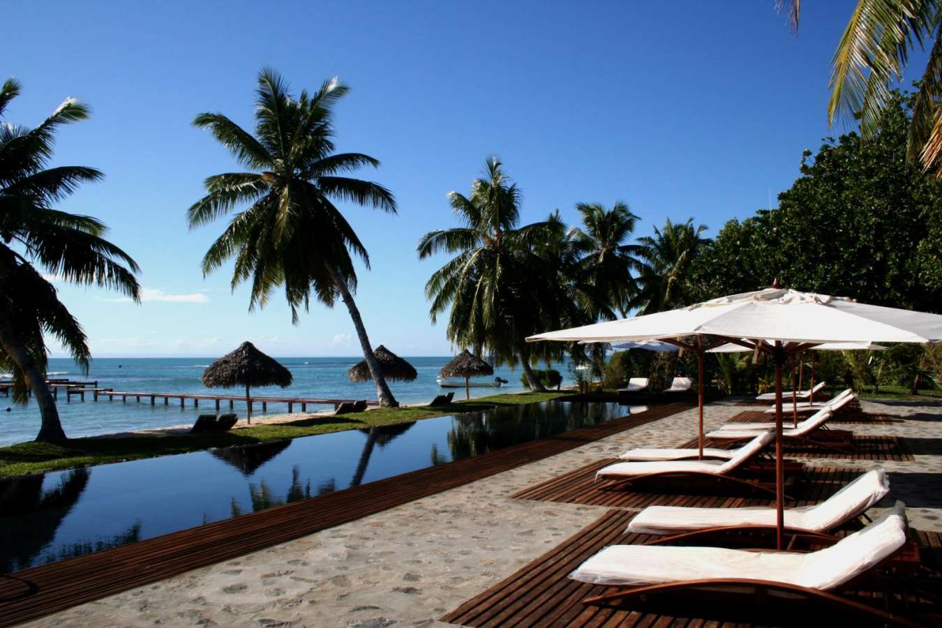 Pool & Sunbathing - Princesse Bora Lodge