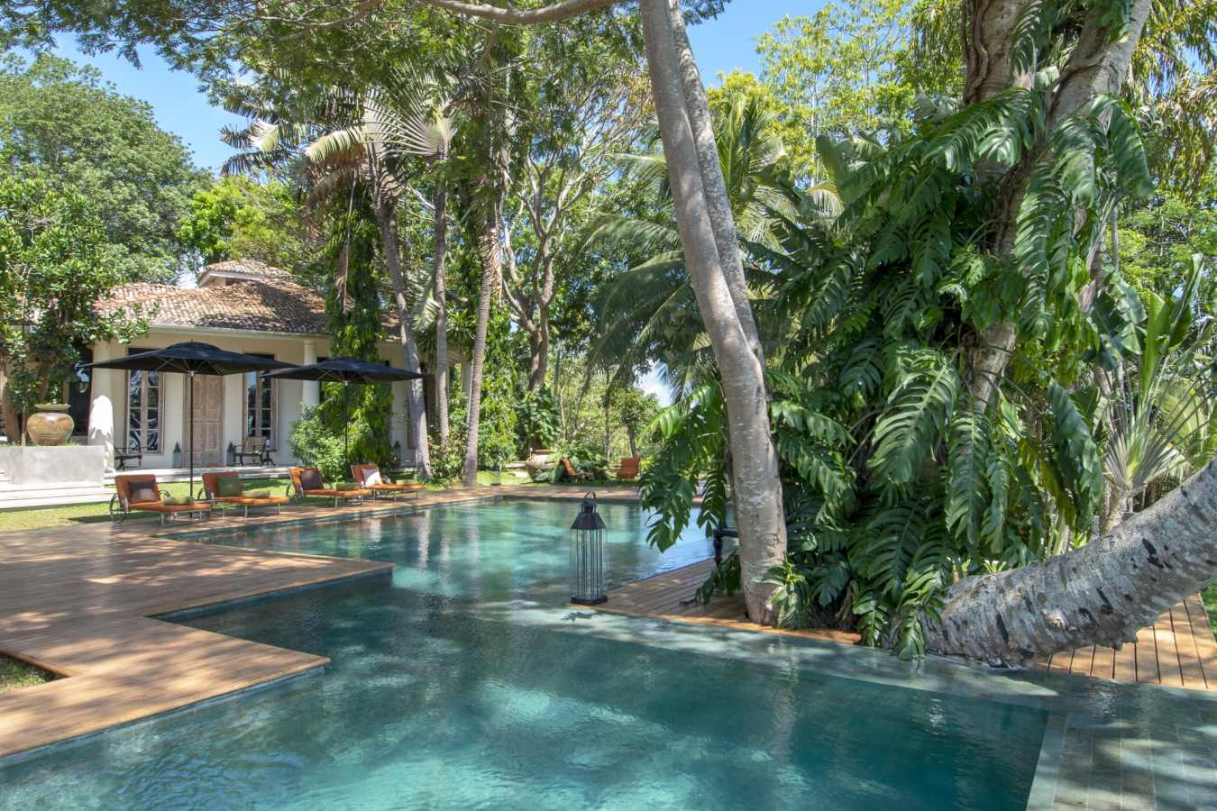 olonial mansion 1-bedroomexteriors 