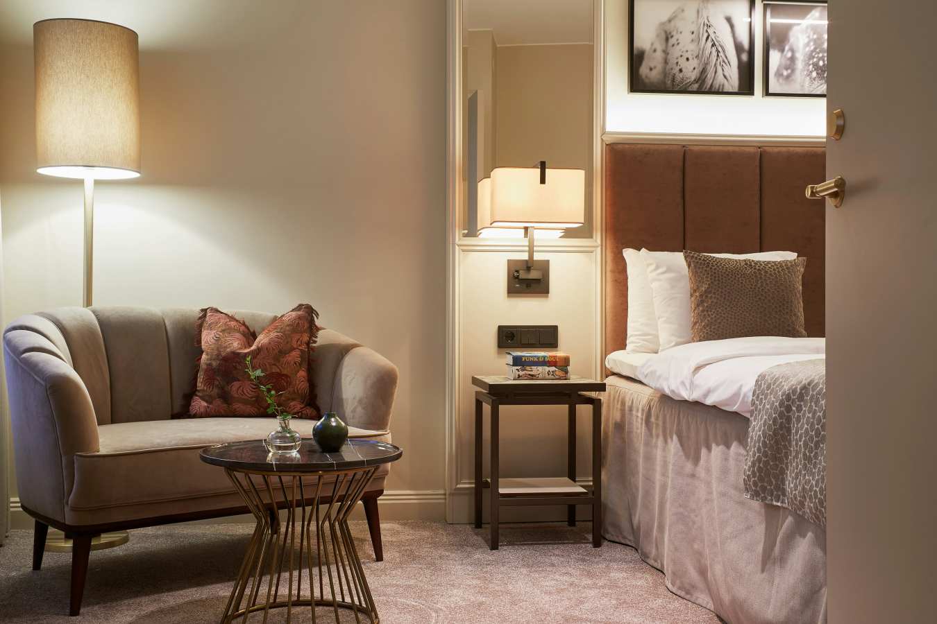 Bank Hotel- 31